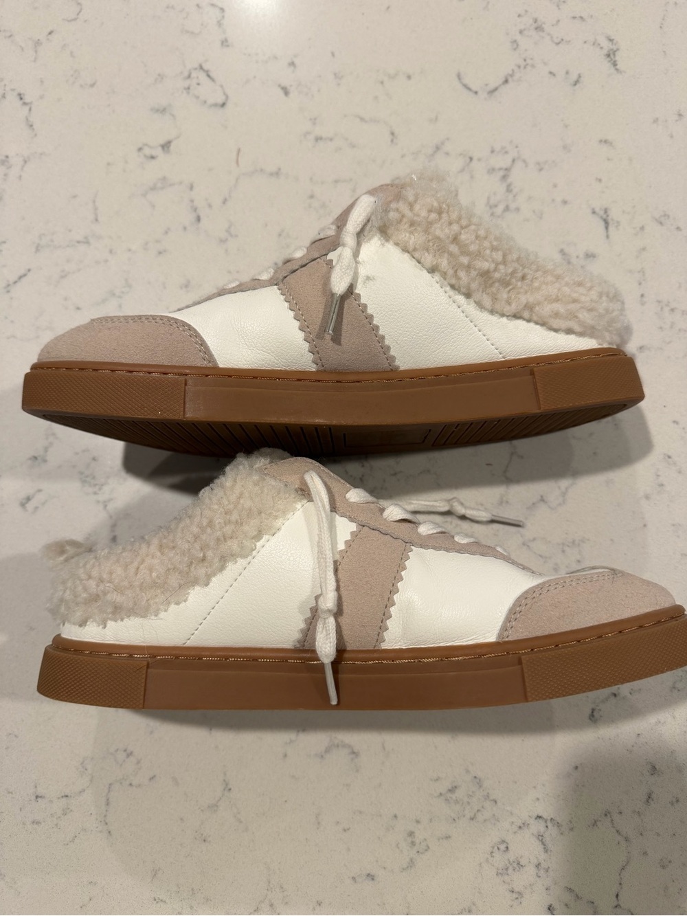 Cushionaire Women's White & Beige Sherpa-Lined Sneaker Mule - Picture 5 of 7